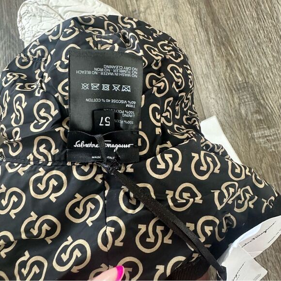 Salvatore Ferragamo Galore Logo Reversible Nylon Bucket Hat - Black - eu 57 - Picture 5 of 9